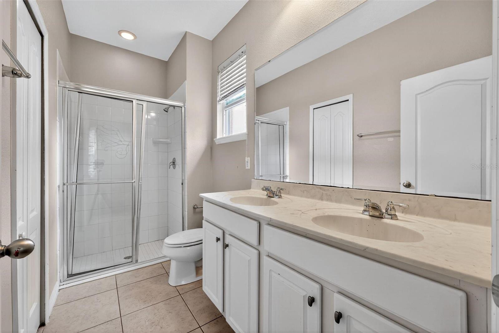 Image 14 of 30 For 4913 Pall Mall Street E