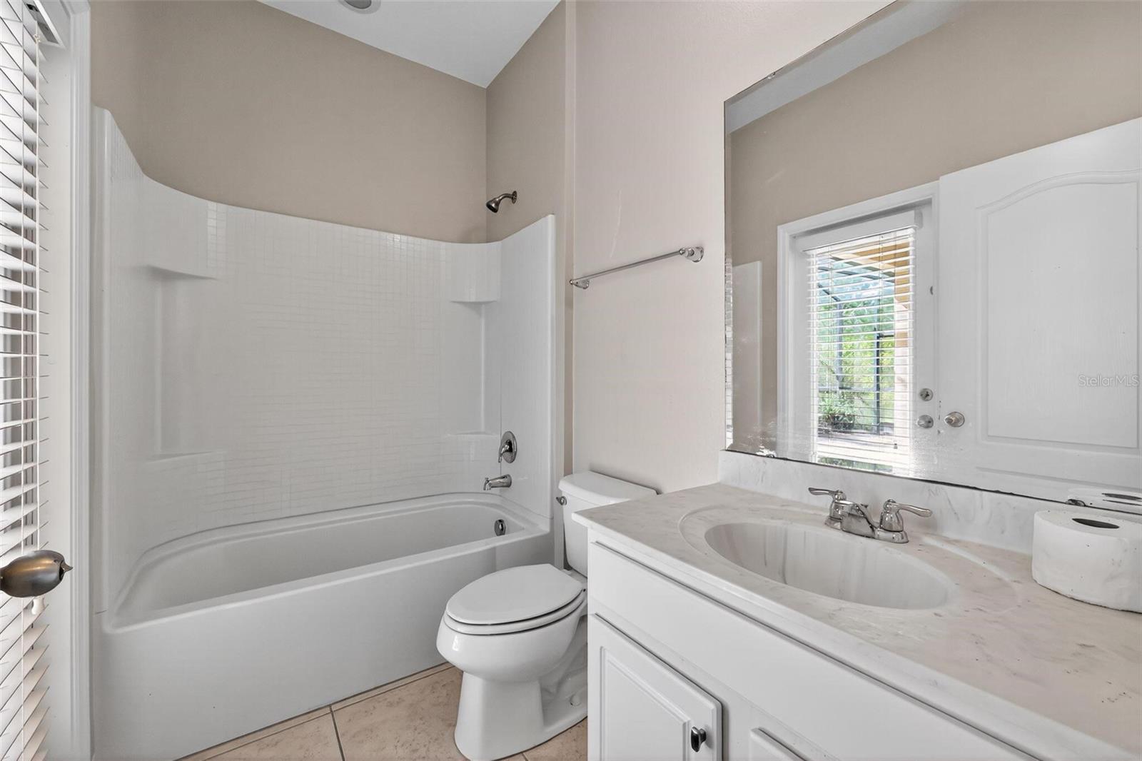 Image 17 of 30 For 4913 Pall Mall Street E