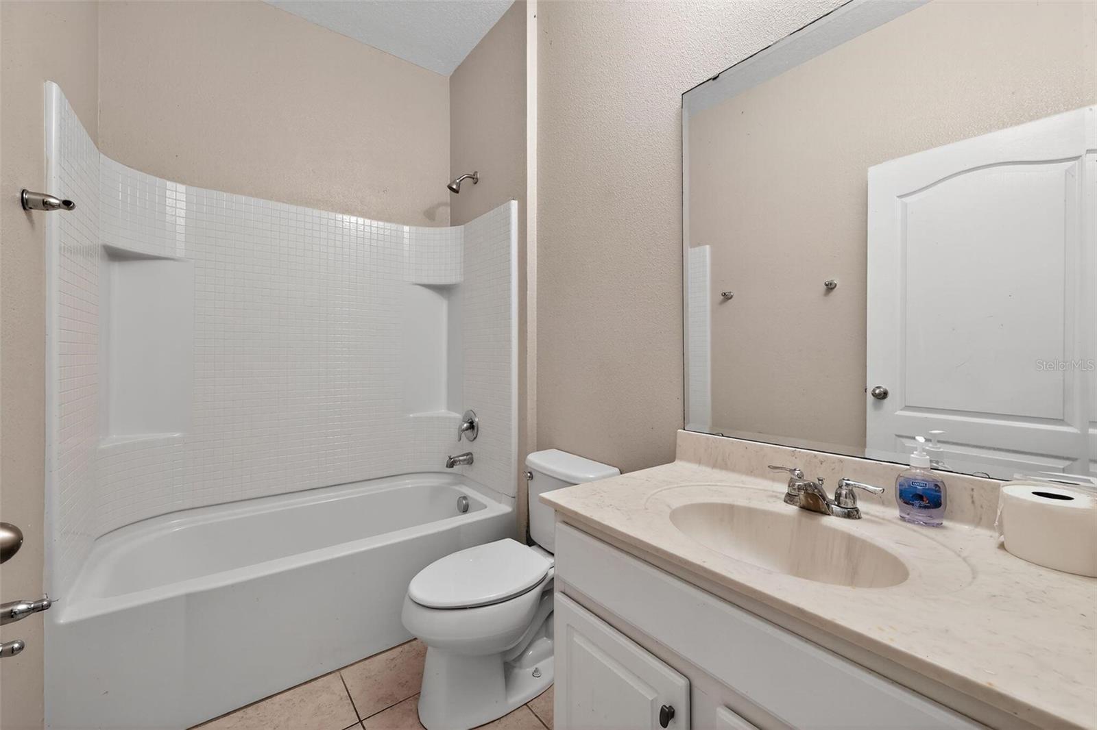 Image 18 of 30 For 4913 Pall Mall Street E