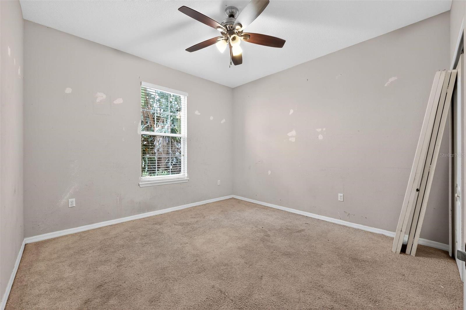 Image 22 of 30 For 4913 Pall Mall Street E