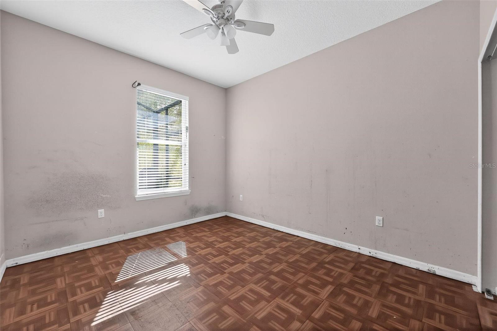 Image 23 of 30 For 4913 Pall Mall Street E