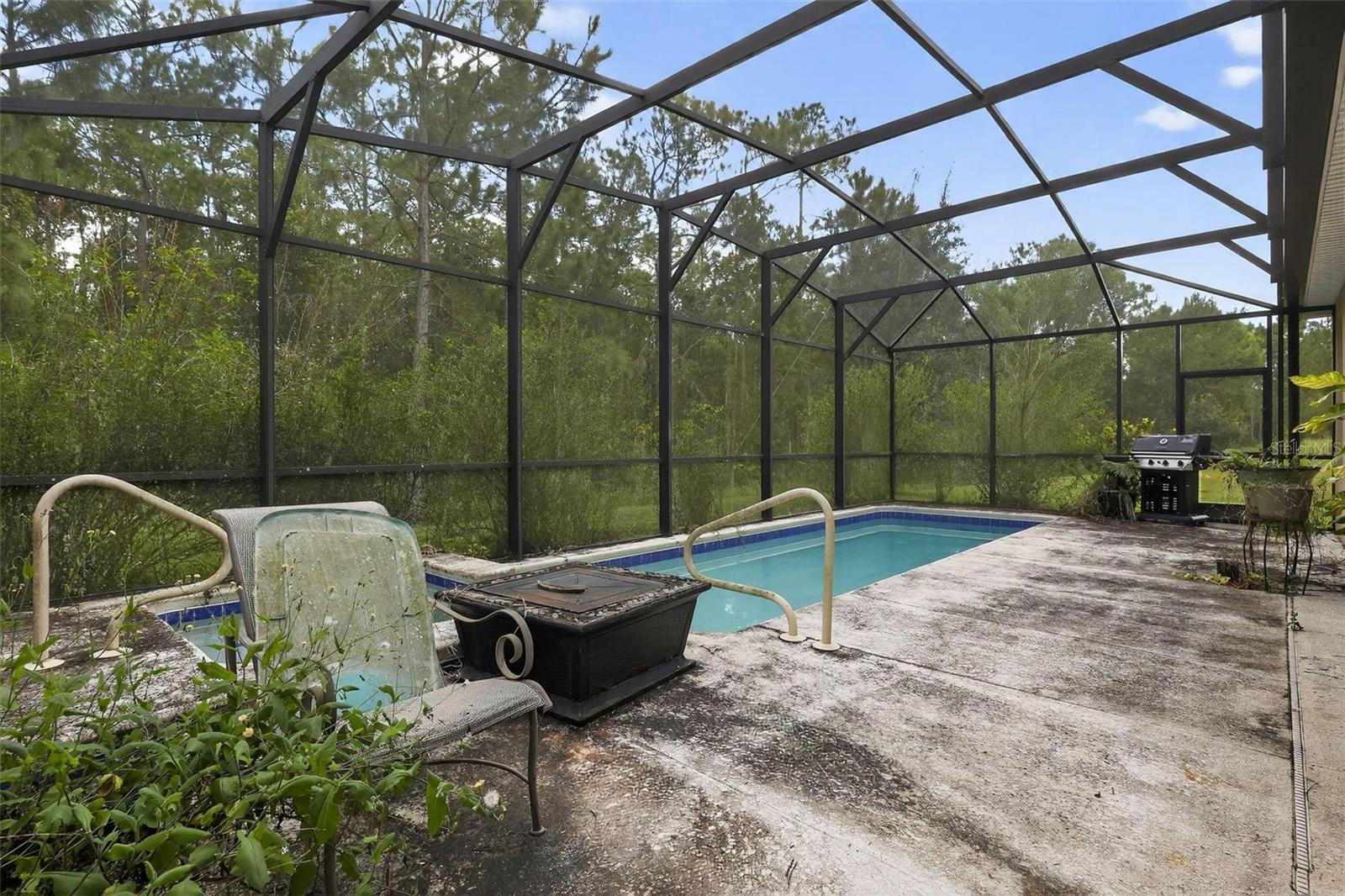 Image 28 of 30 For 4913 Pall Mall Street E