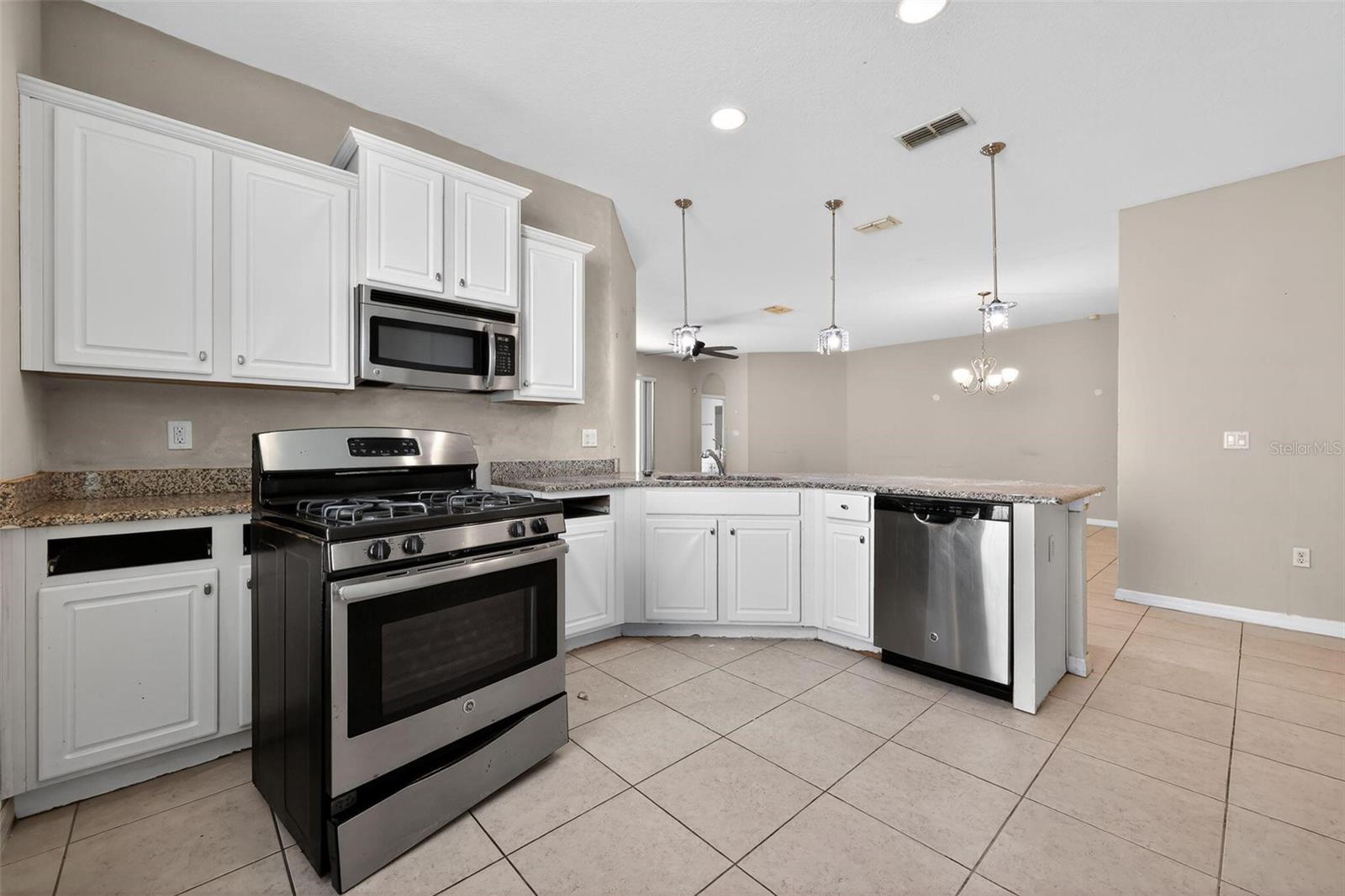 Image 7 of 30 For 4913 Pall Mall Street E