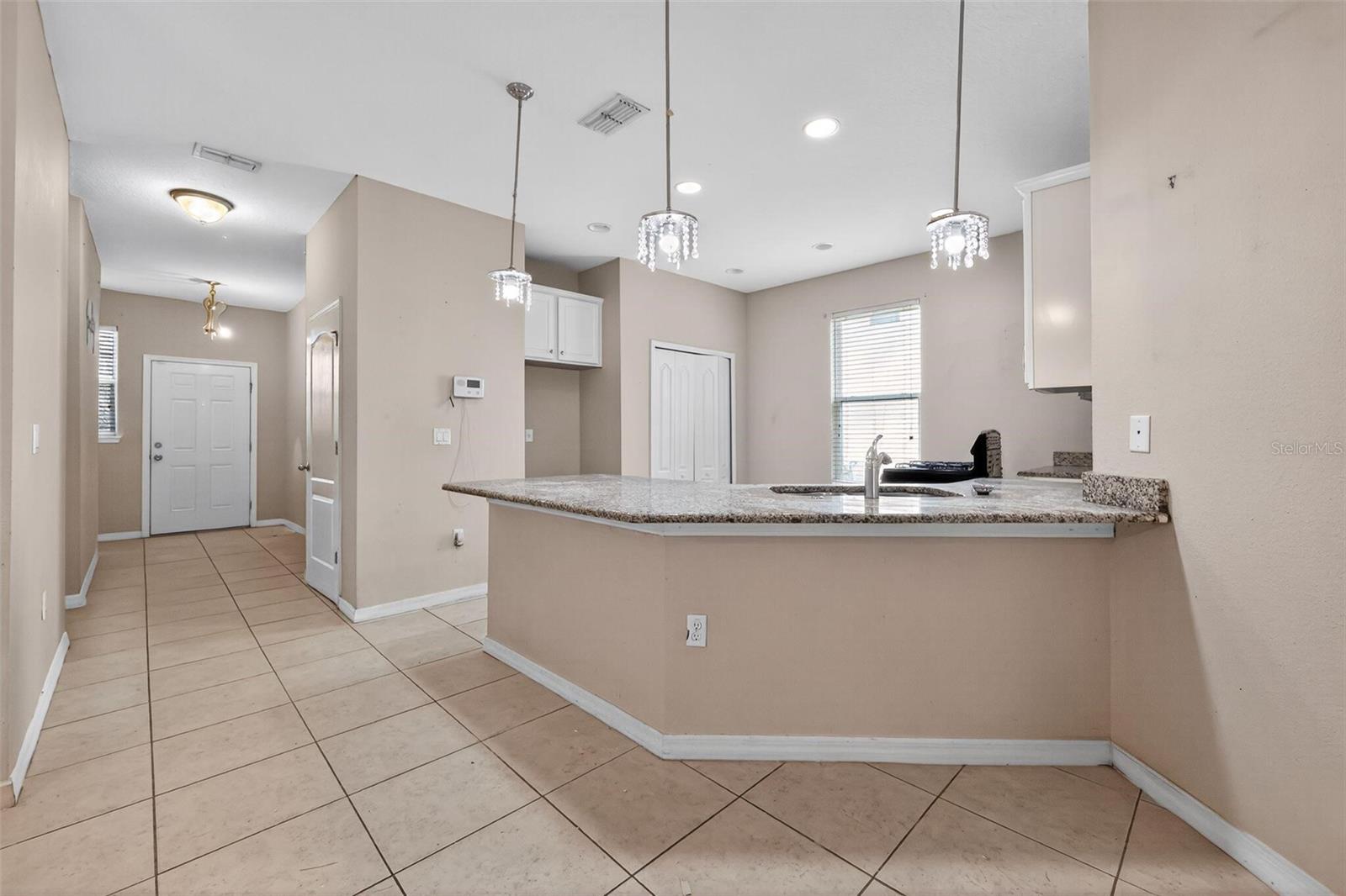 Image 9 of 30 For 4913 Pall Mall Street E