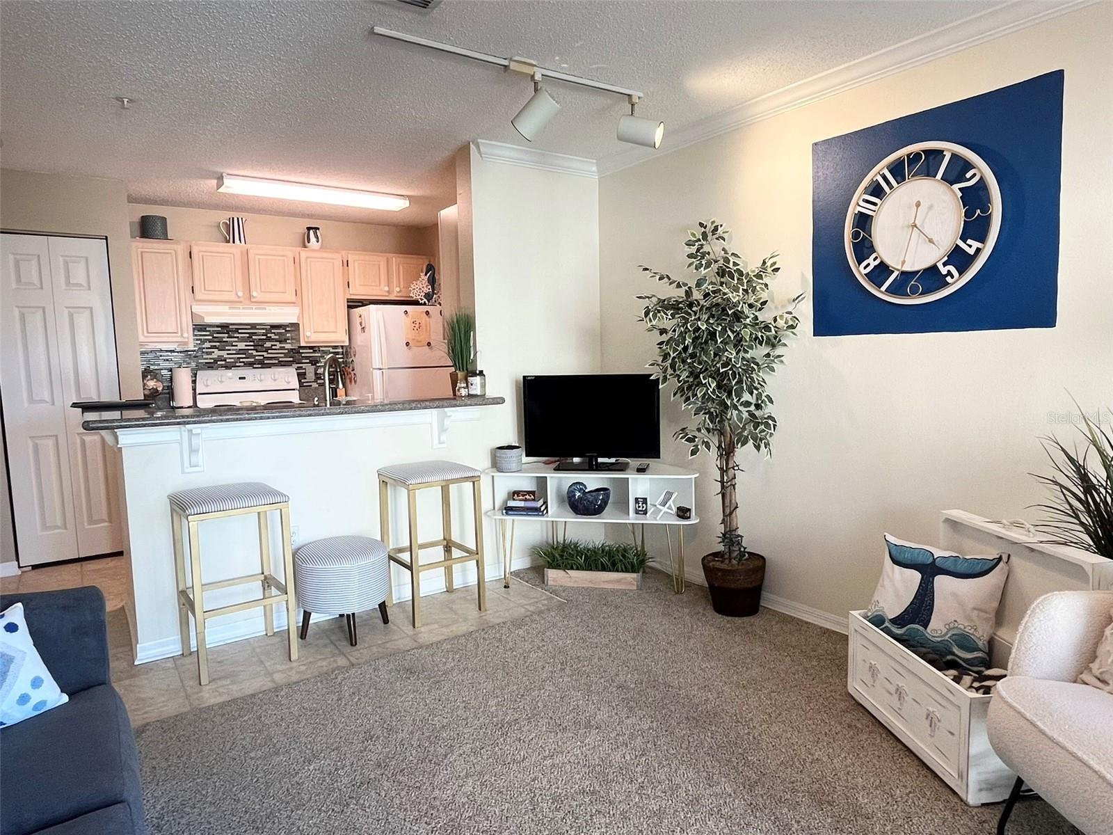 Image 6 of 14 For 1969 Summer Club Drive 201