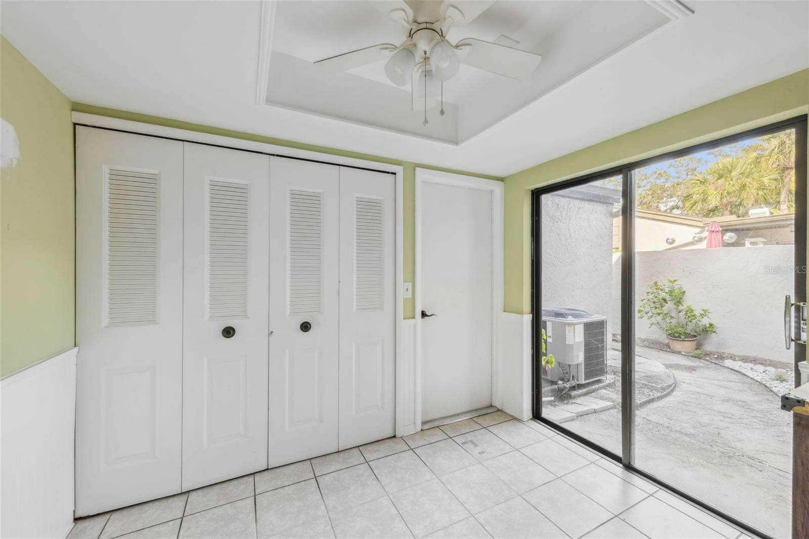 Image 11 of 21 For 685 Woodridge Drive