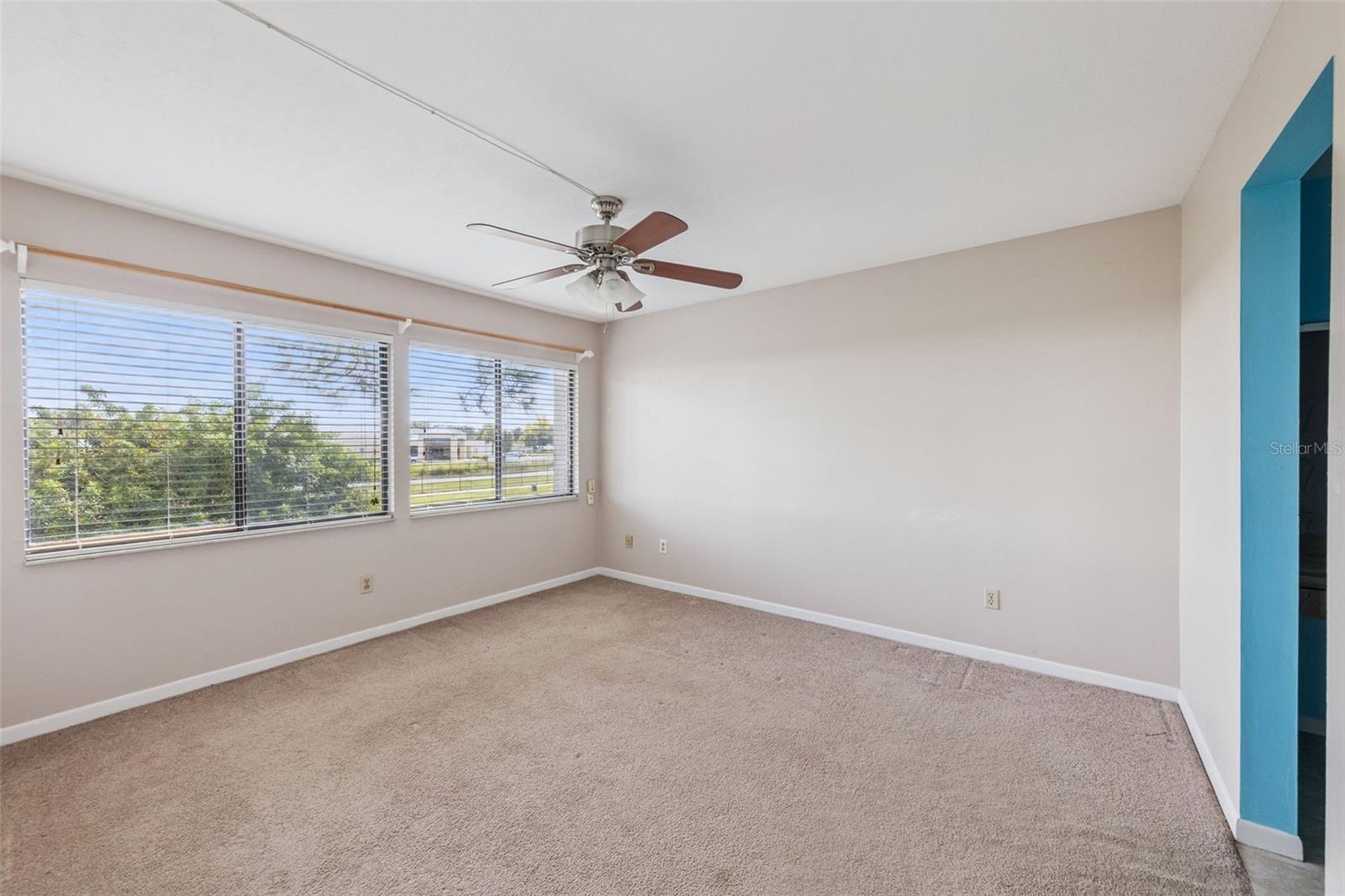 Image 12 of 21 For 685 Woodridge Drive