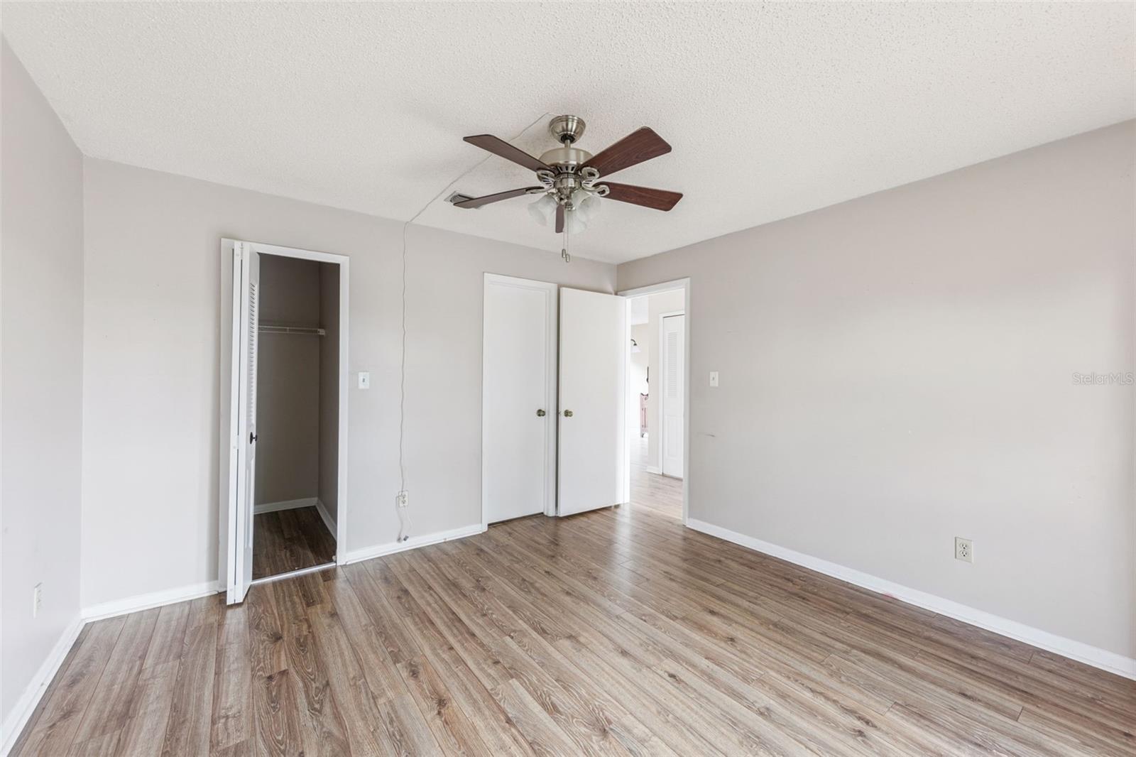 Image 14 of 21 For 685 Woodridge Drive