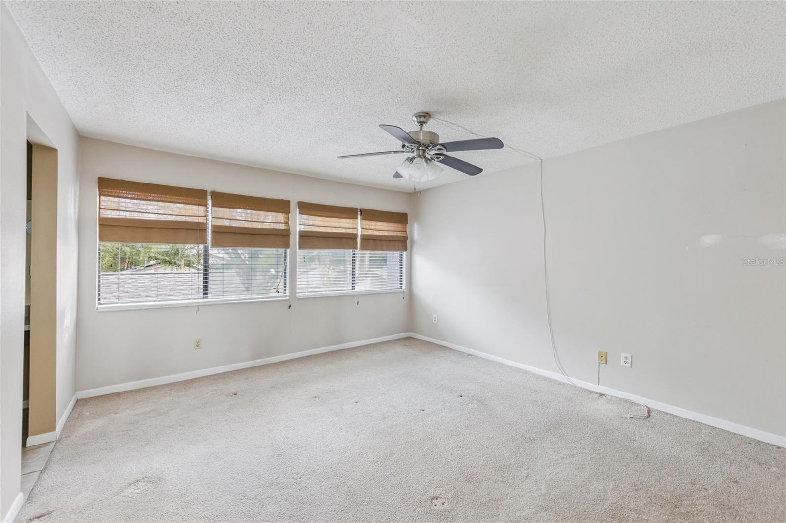 Image 15 of 21 For 685 Woodridge Drive