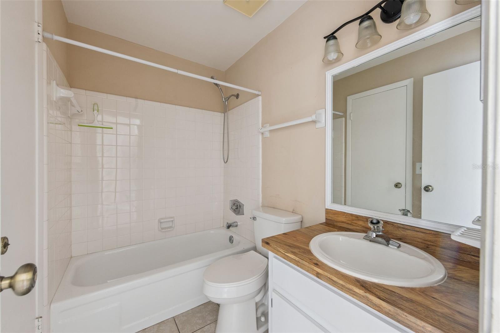 Image 16 of 21 For 685 Woodridge Drive