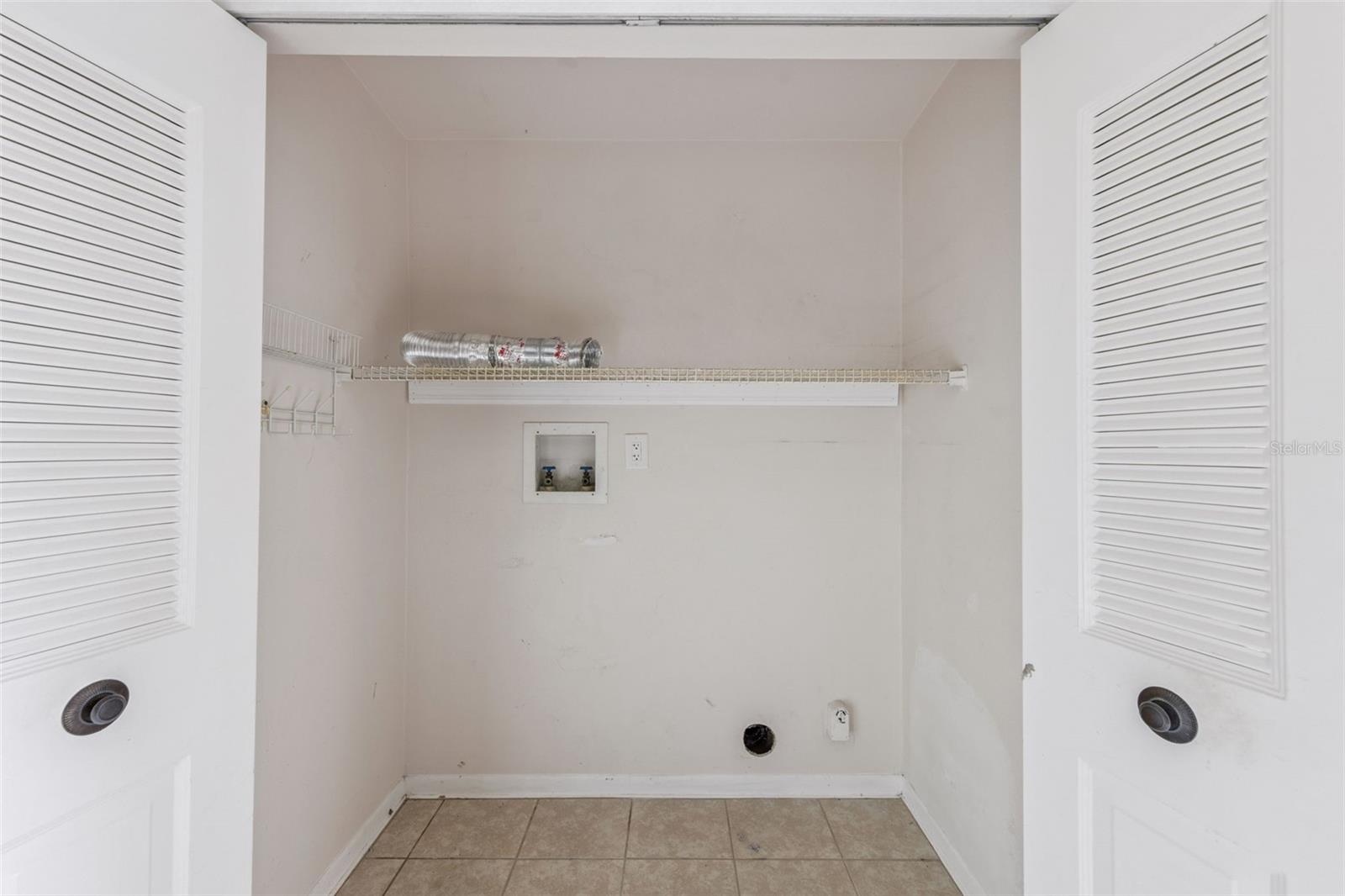 Image 18 of 21 For 685 Woodridge Drive