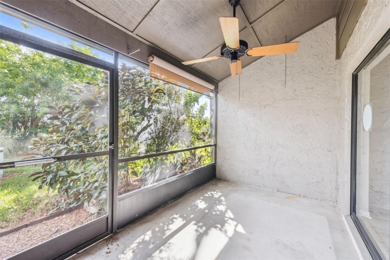 Image 20 of 21 For 685 Woodridge Drive