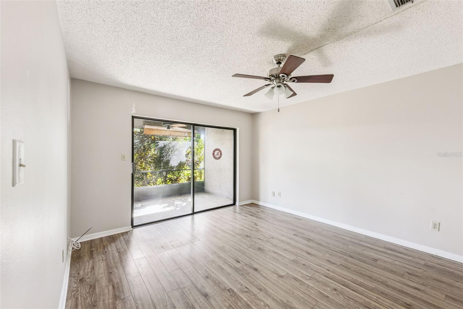 Image 7 of 21 For 685 Woodridge Drive