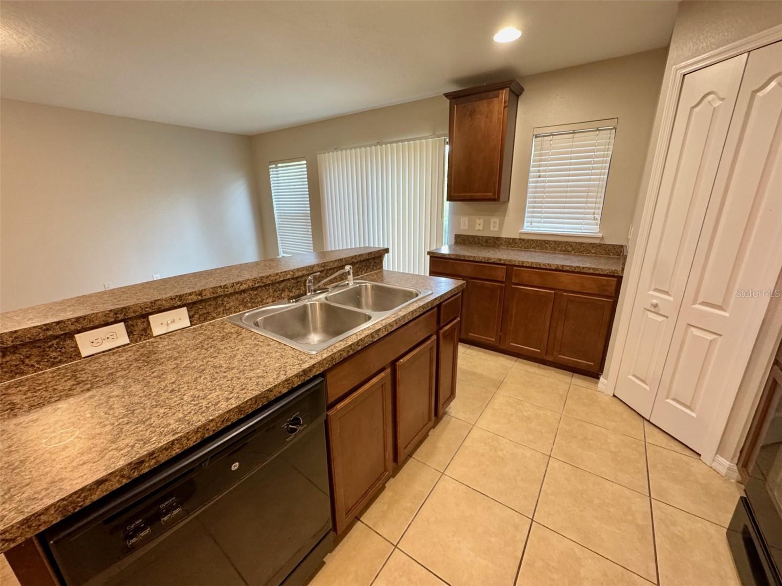 Image 4 of 18 For 6320 Windsor Lake Circle