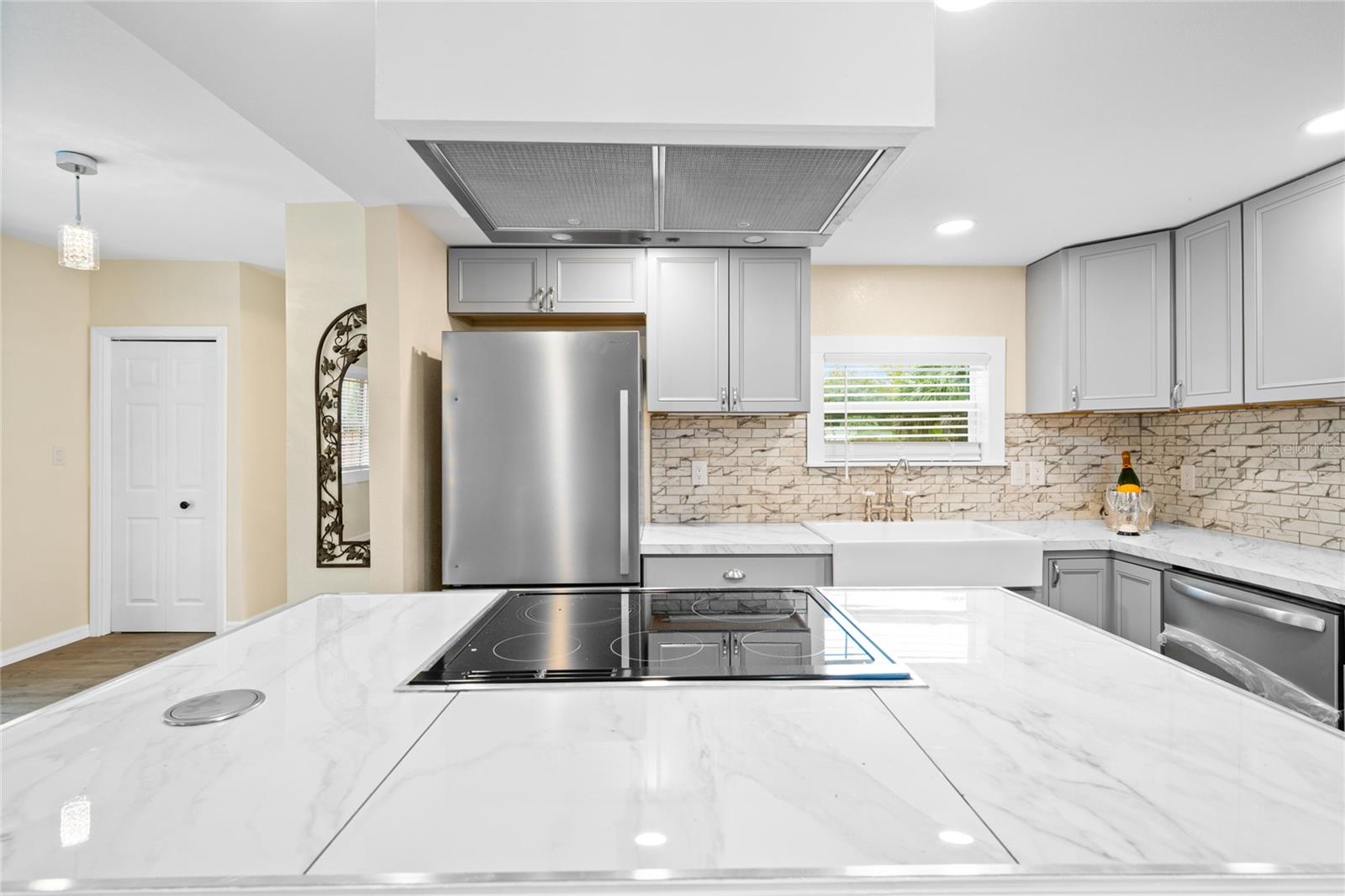 Image 11 of 47 For 245 Rhodes Street