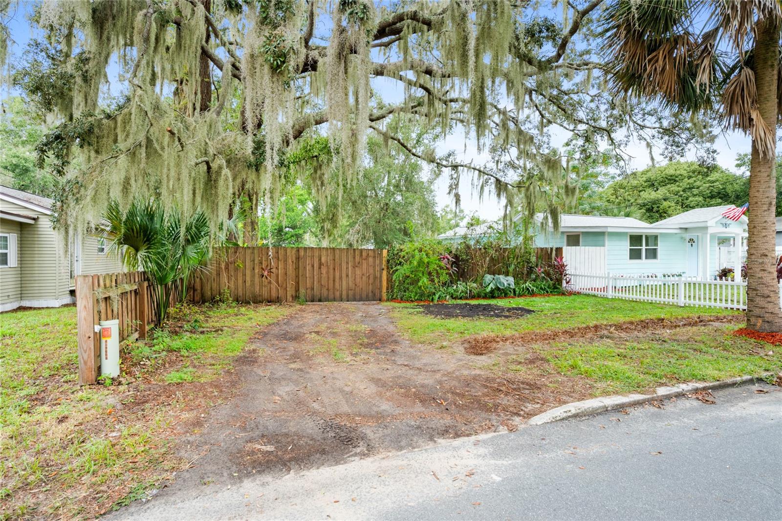 Image 33 of 47 For 245 Rhodes Street