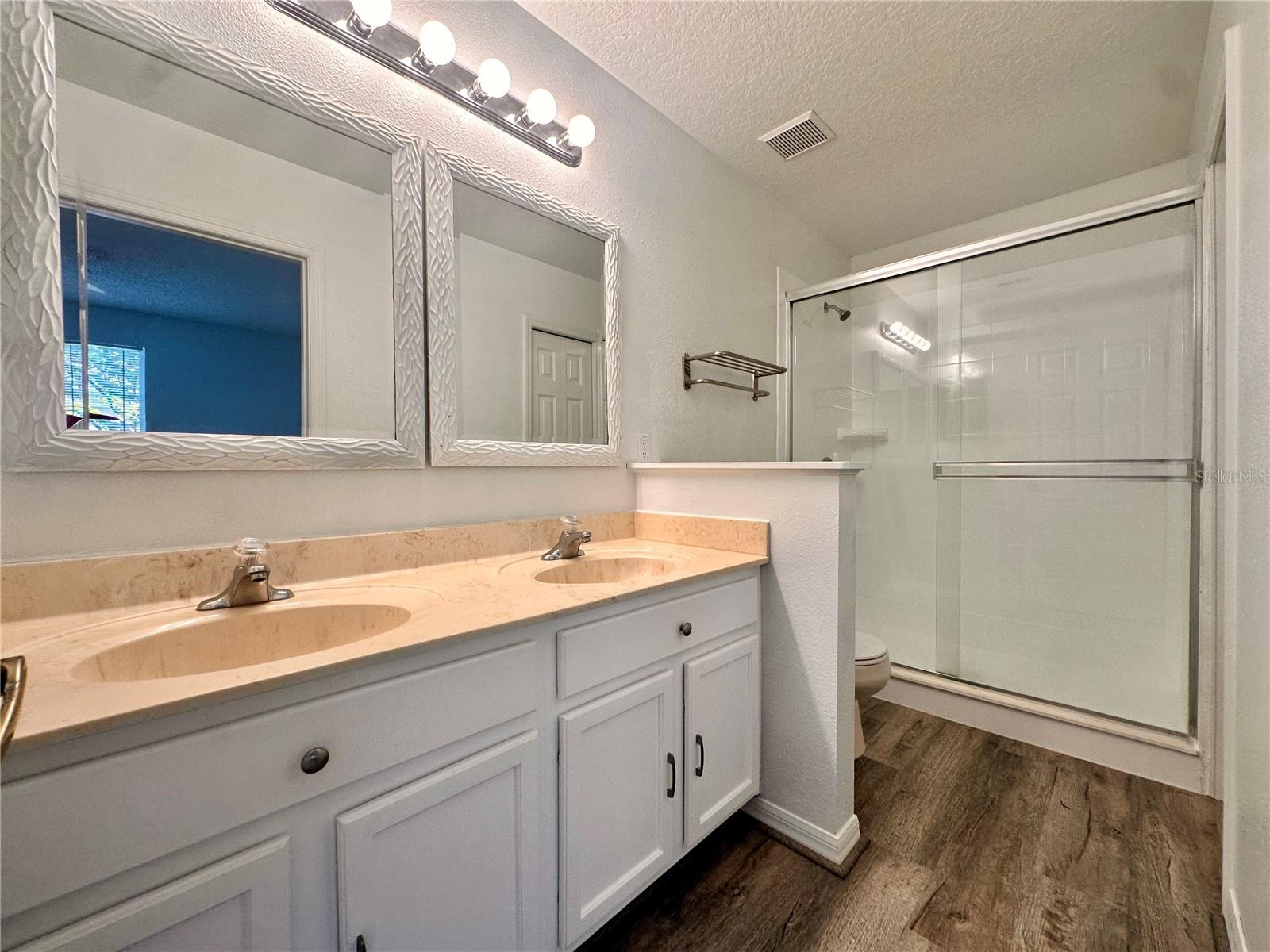 Image 14 of 19 For 5081 Kingscrest Lane