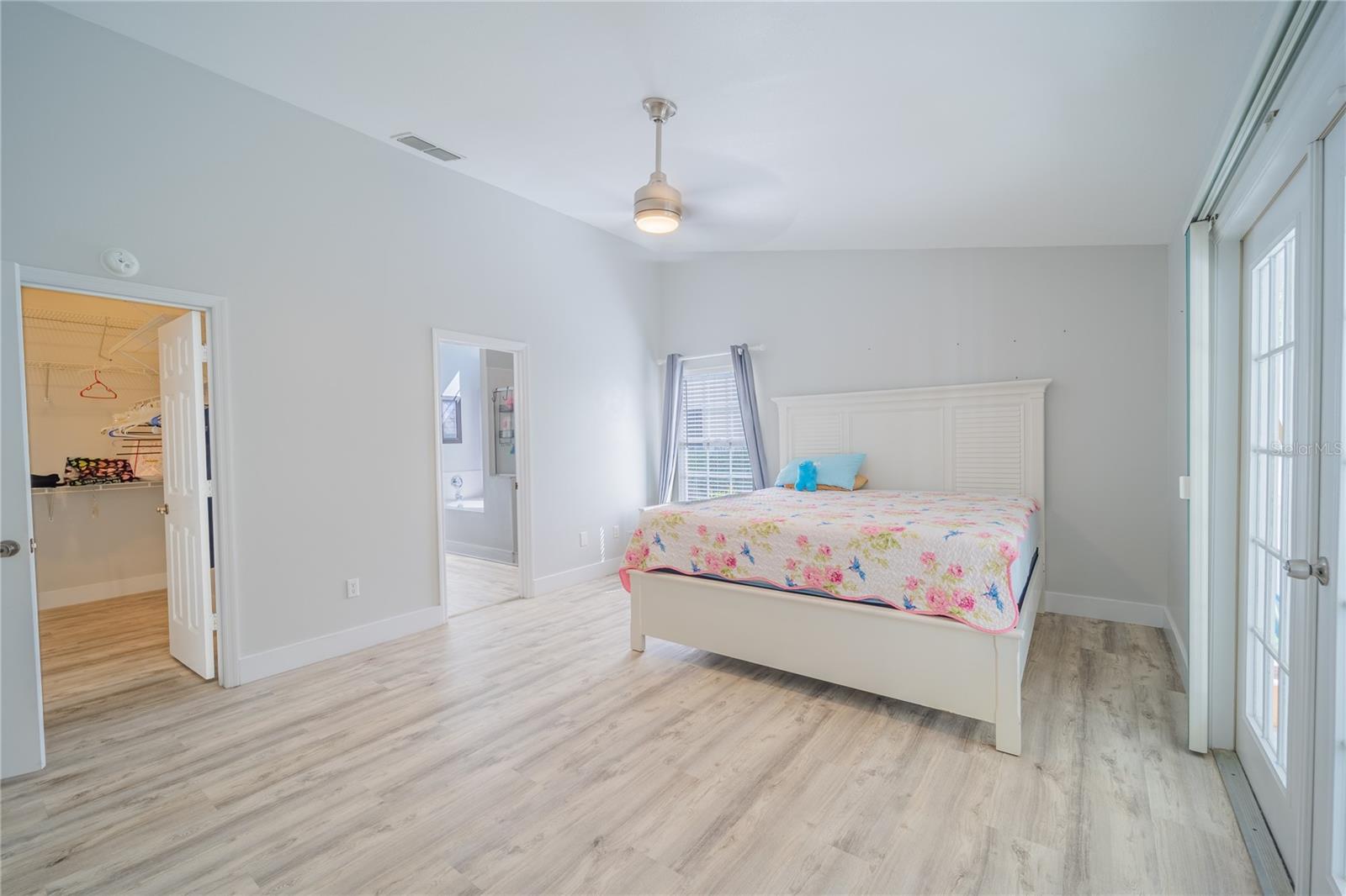 Image 10 of 18 For 4242 Leafway Circle