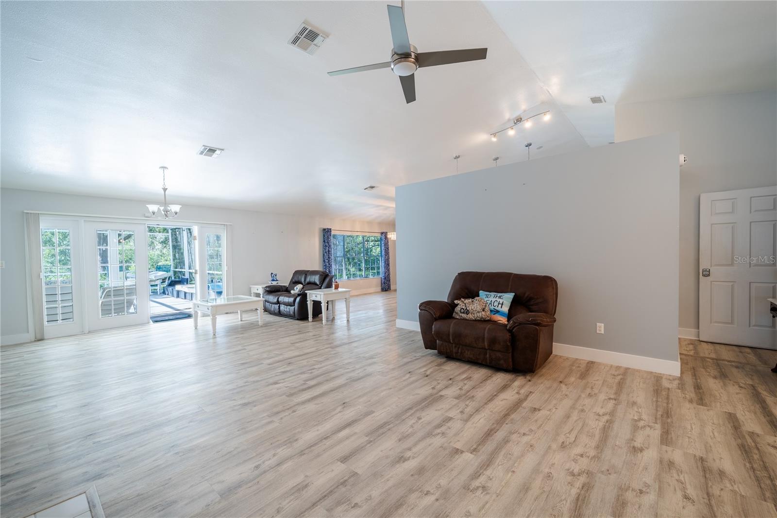 Image 3 of 18 For 4242 Leafway Circle