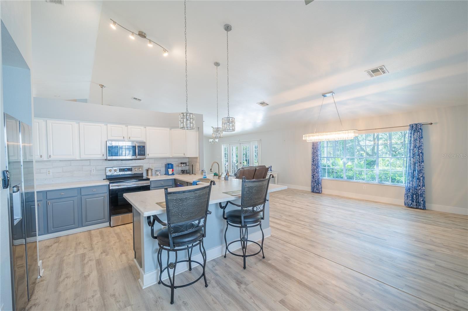 Image 6 of 18 For 4242 Leafway Circle