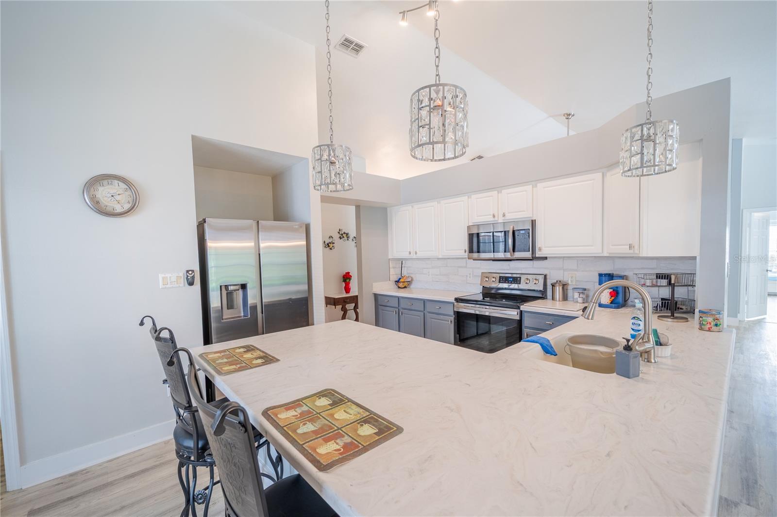 Image 7 of 18 For 4242 Leafway Circle