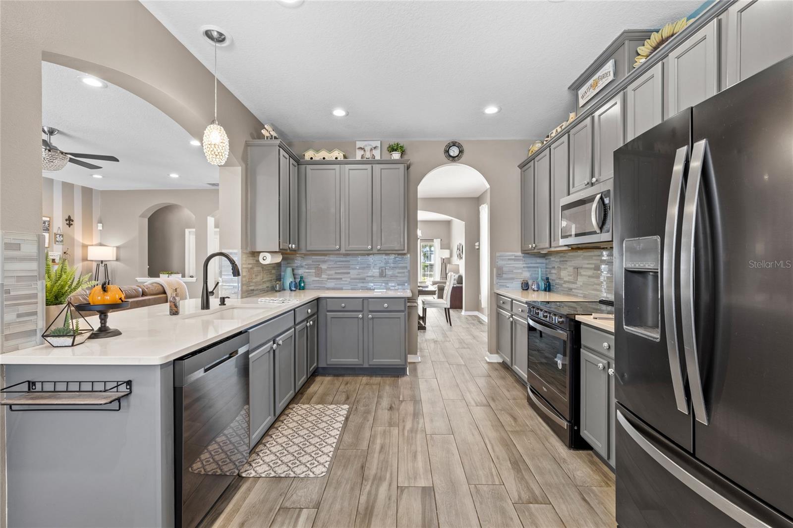 Image 17 of 57 For 831 Lost Grove Circle