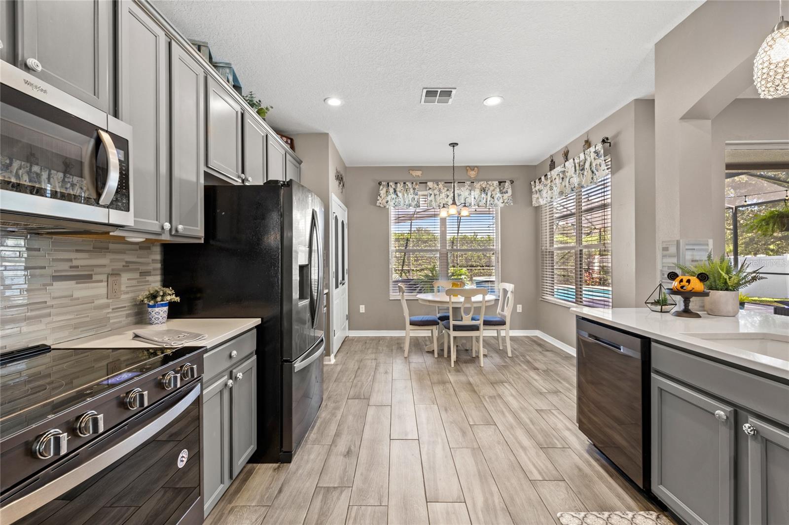 Image 18 of 57 For 831 Lost Grove Circle