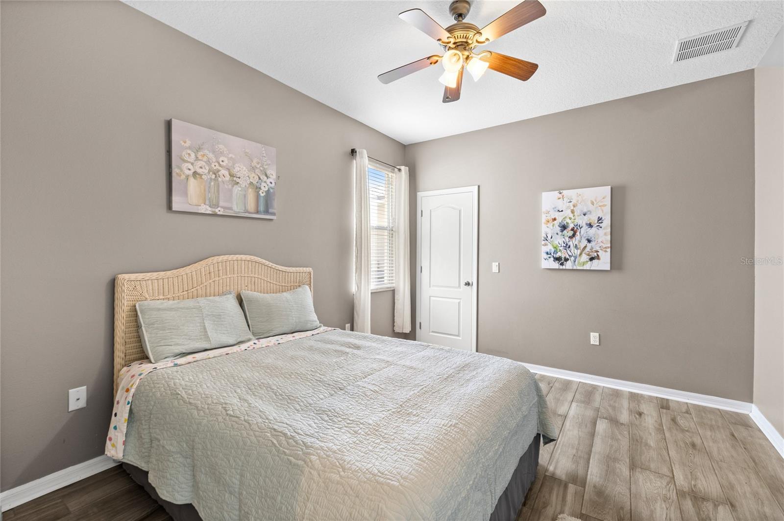 Image 26 of 57 For 831 Lost Grove Circle