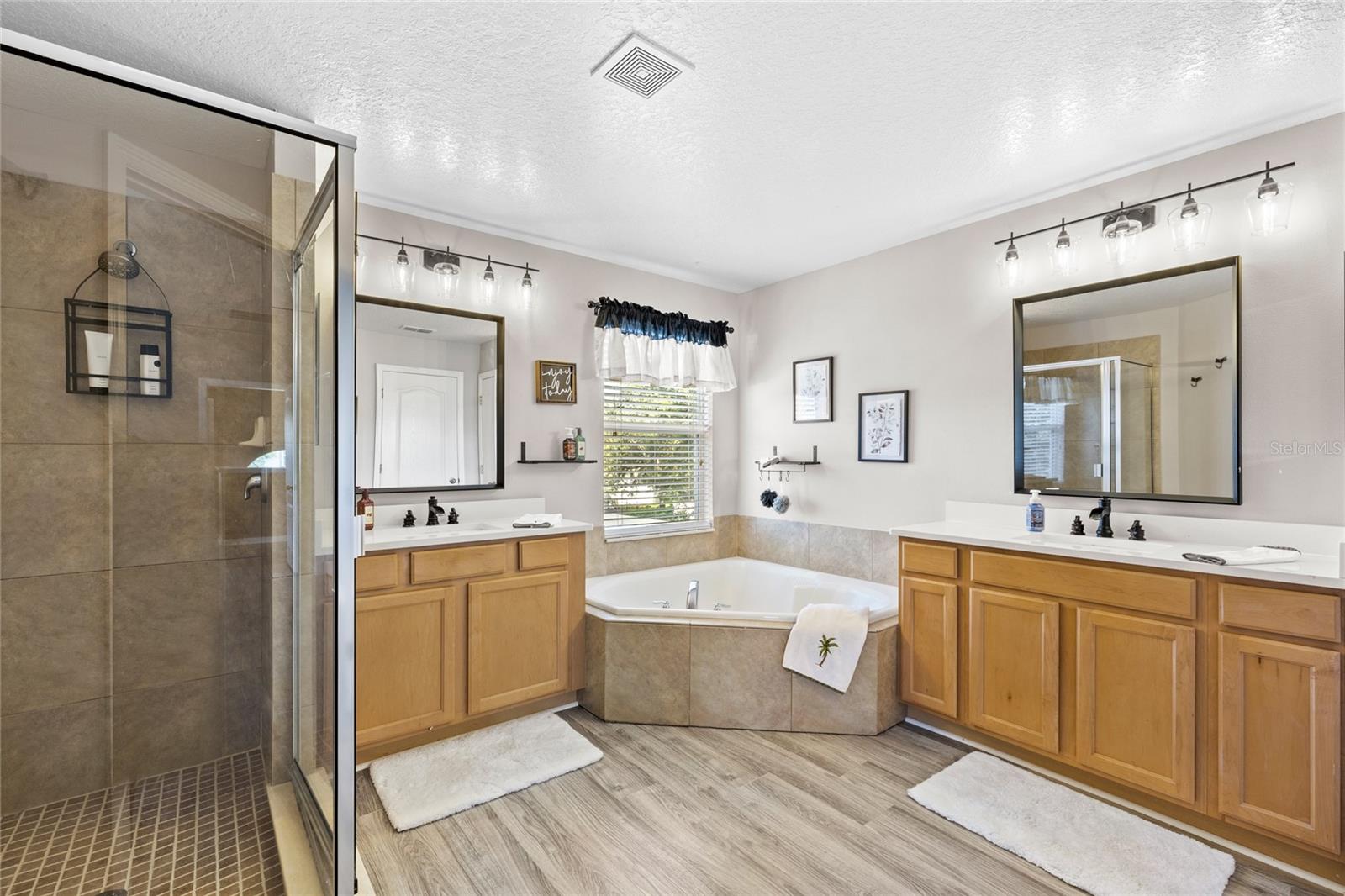 Image 33 of 57 For 831 Lost Grove Circle