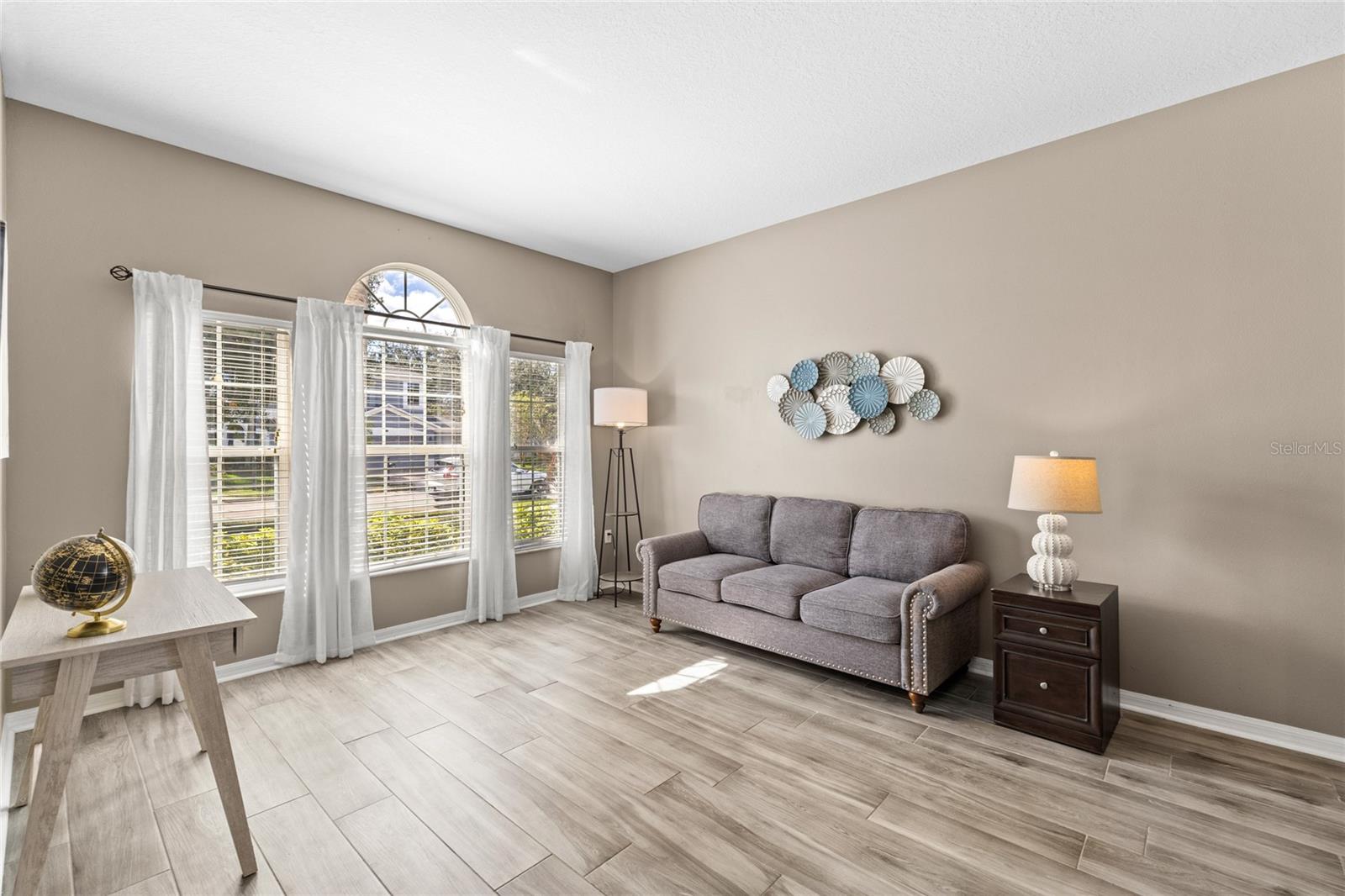 Image 8 of 57 For 831 Lost Grove Circle