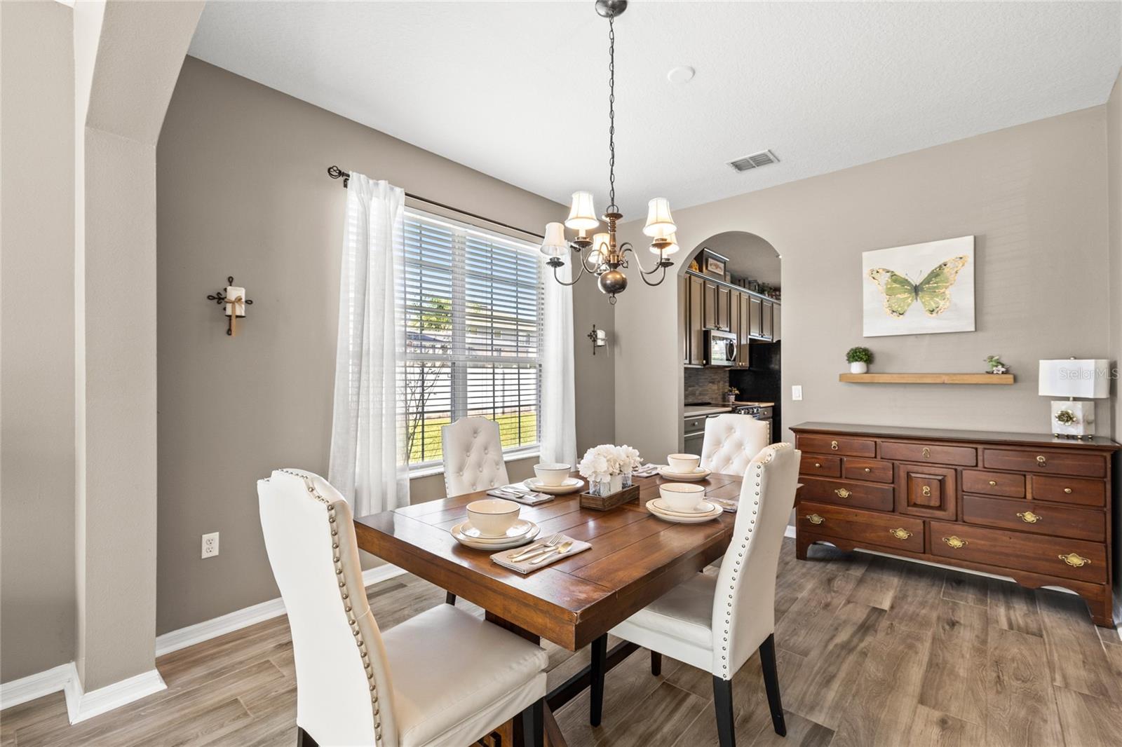 Image 9 of 57 For 831 Lost Grove Circle