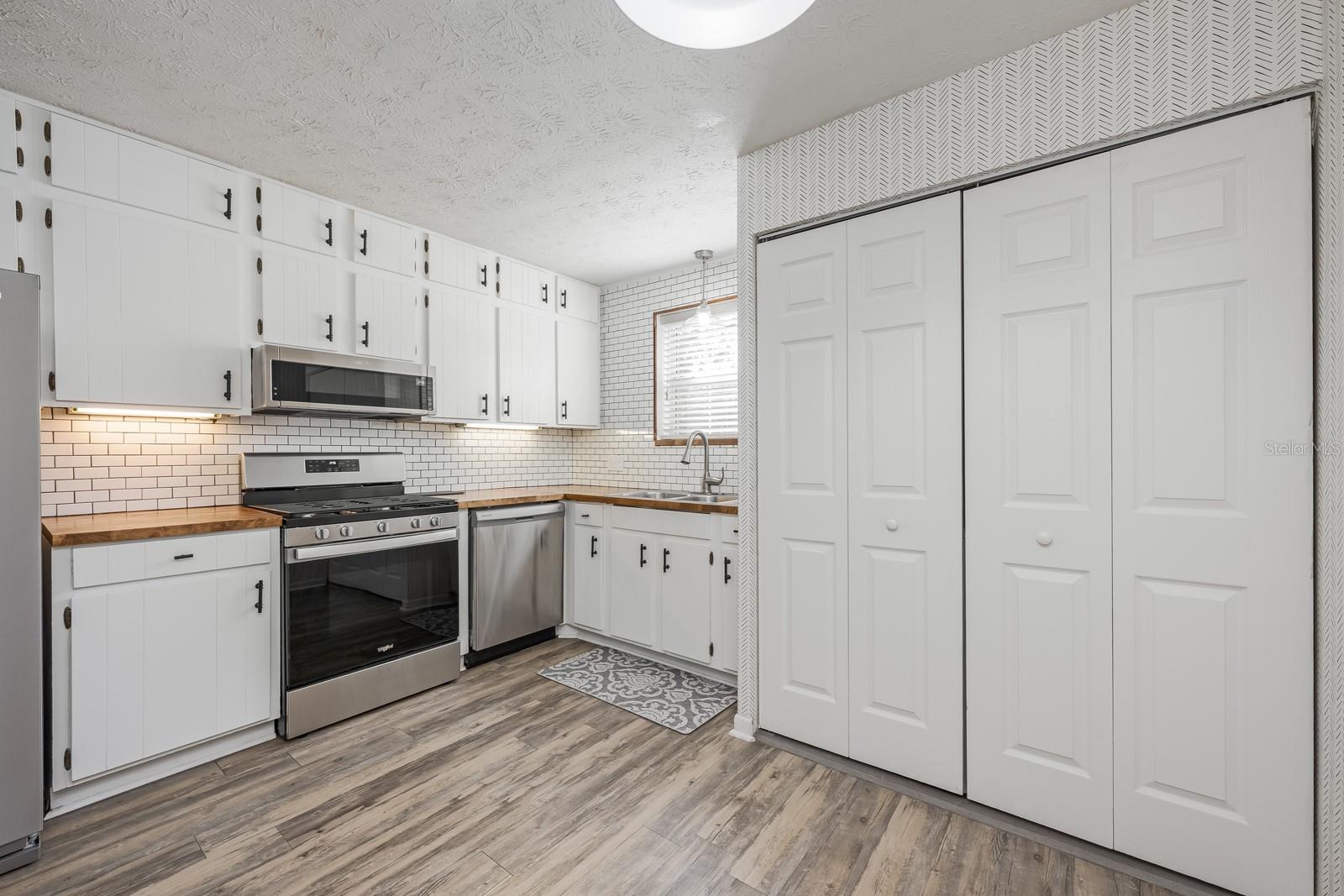 Image 10 of 40 For 4224 Lake Underhill Road 8b5