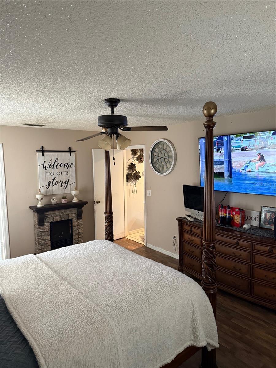 Image 4 of 7 For 4298 139 Street Road