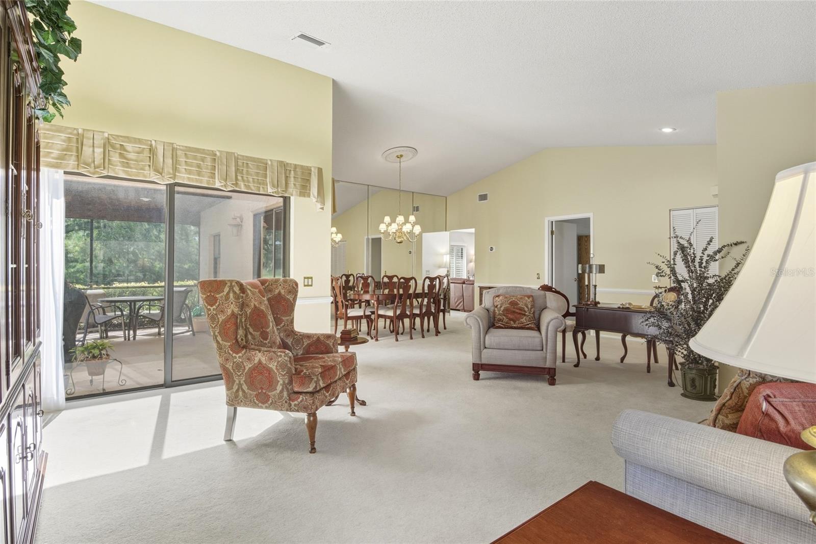 Image 19 of 35 For 7203 Woodville Crescent