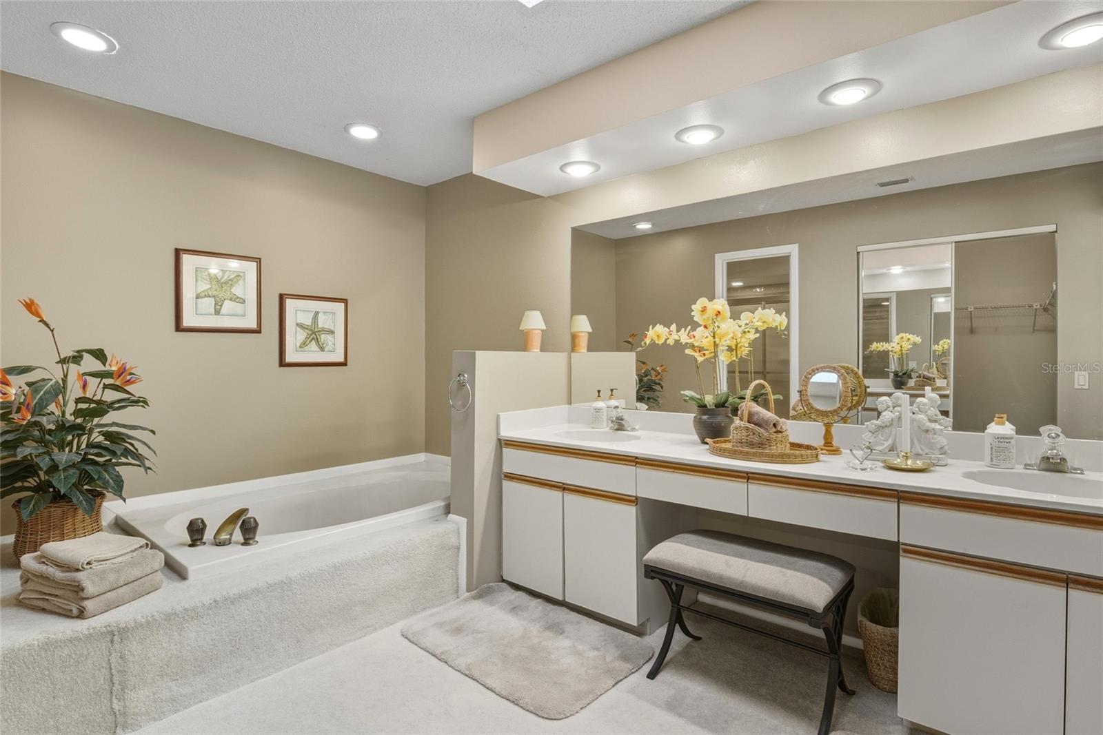 Image 23 of 35 For 7203 Woodville Crescent