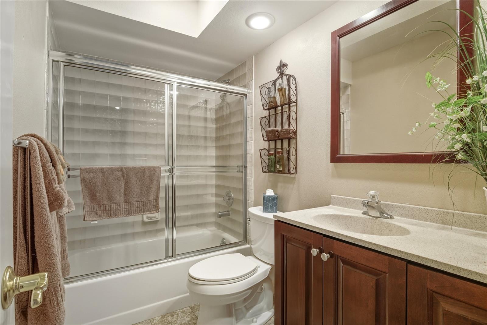 Image 26 of 35 For 7203 Woodville Crescent