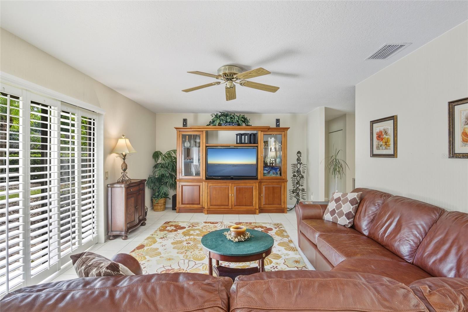 Image 5 of 35 For 7203 Woodville Crescent