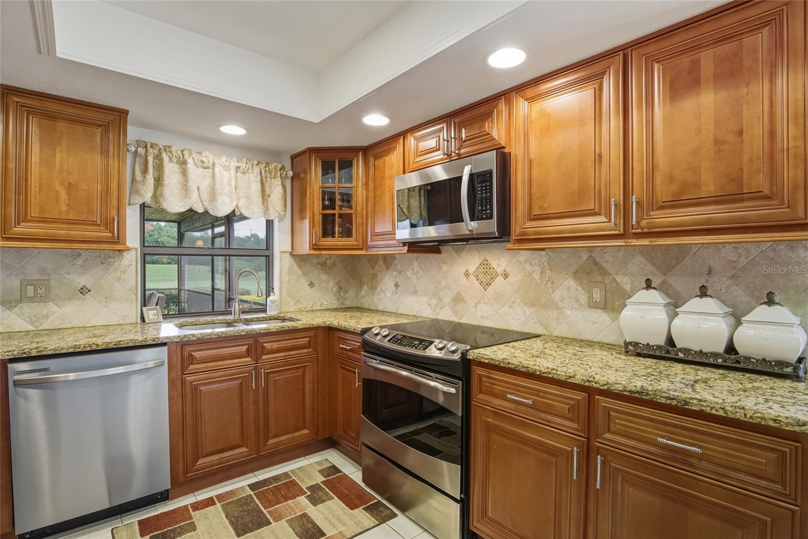 Image 8 of 35 For 7203 Woodville Crescent