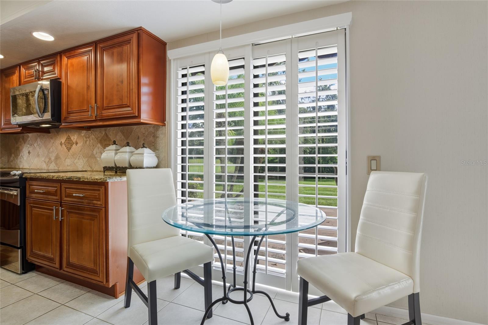 Image 9 of 35 For 7203 Woodville Crescent