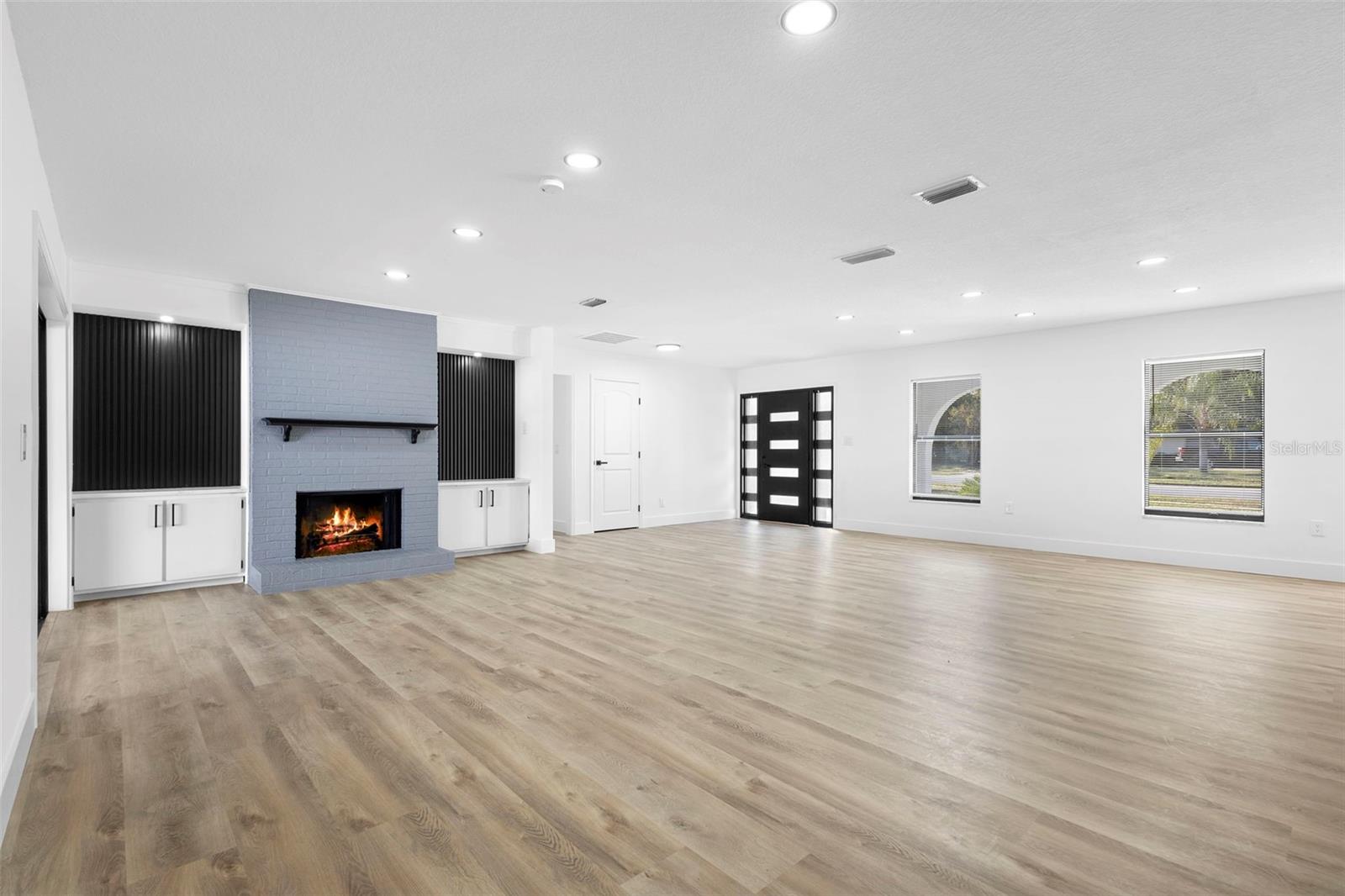 Image 20 of 49 For 302 Timbercove Circle