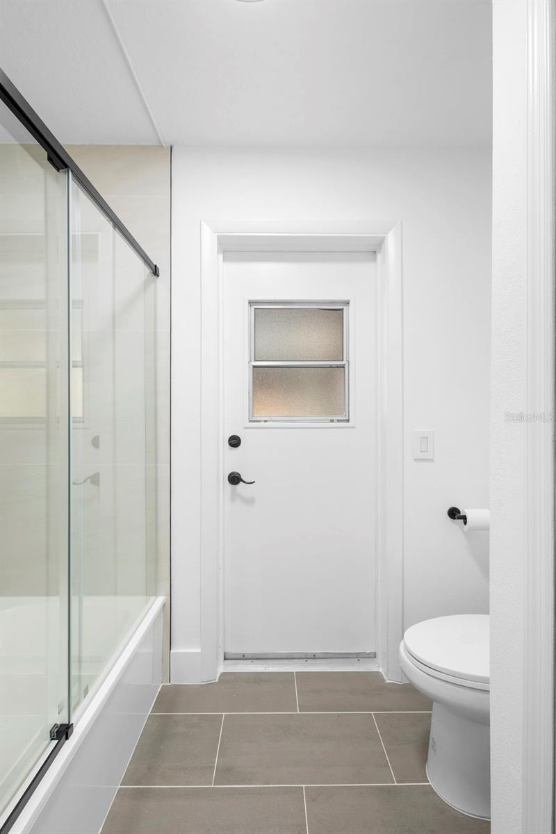 Image 32 of 49 For 302 Timbercove Circle