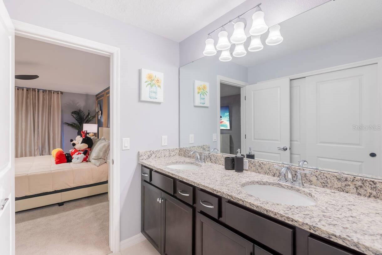 Image 22 of 42 For 996 Paradise Drive