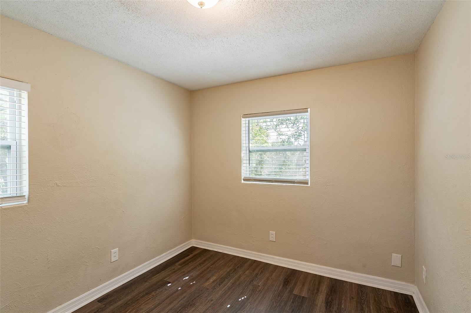 Image 17 of 21 For 1411 Powers Drive