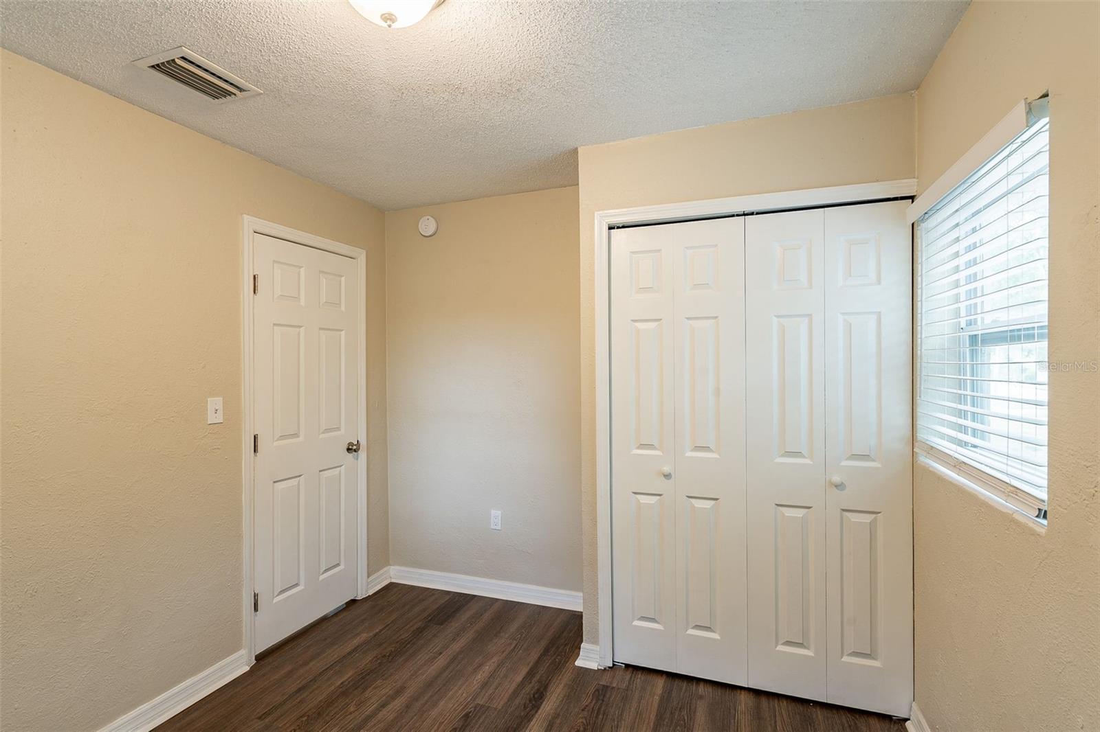 Image 18 of 21 For 1411 Powers Drive