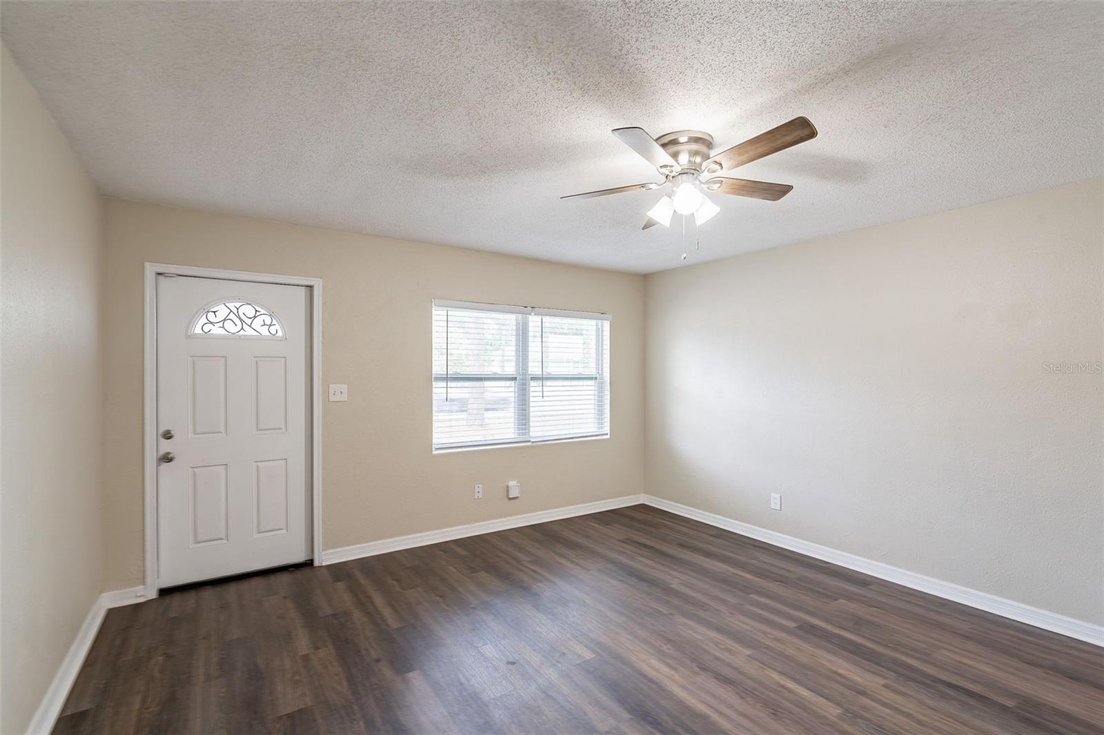 Image 5 of 21 For 1411 Powers Drive