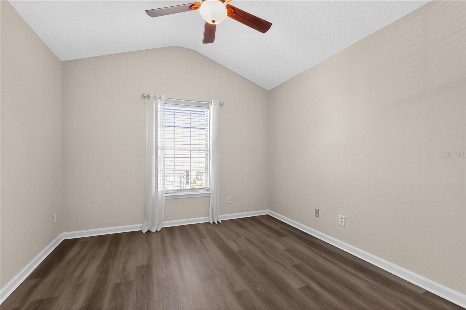 Image 19 of 32 For 13305 Stone Pond Drive