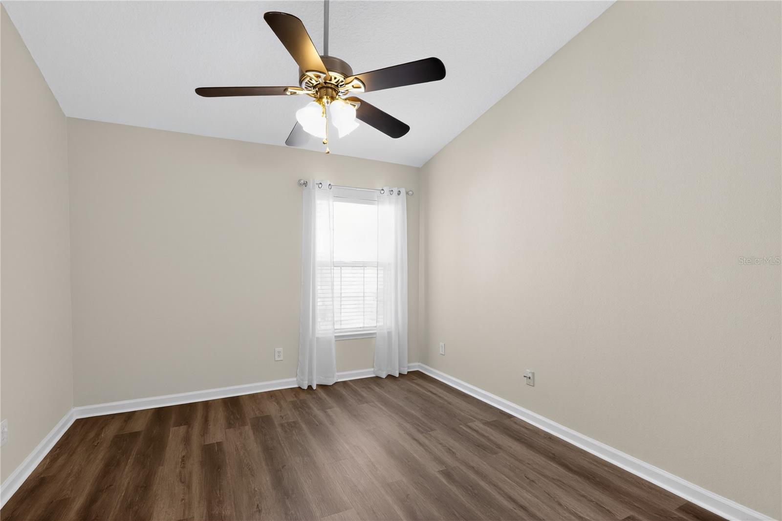 Image 21 of 32 For 13305 Stone Pond Drive