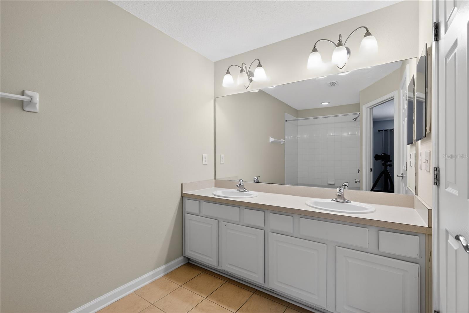 Image 23 of 32 For 13305 Stone Pond Drive