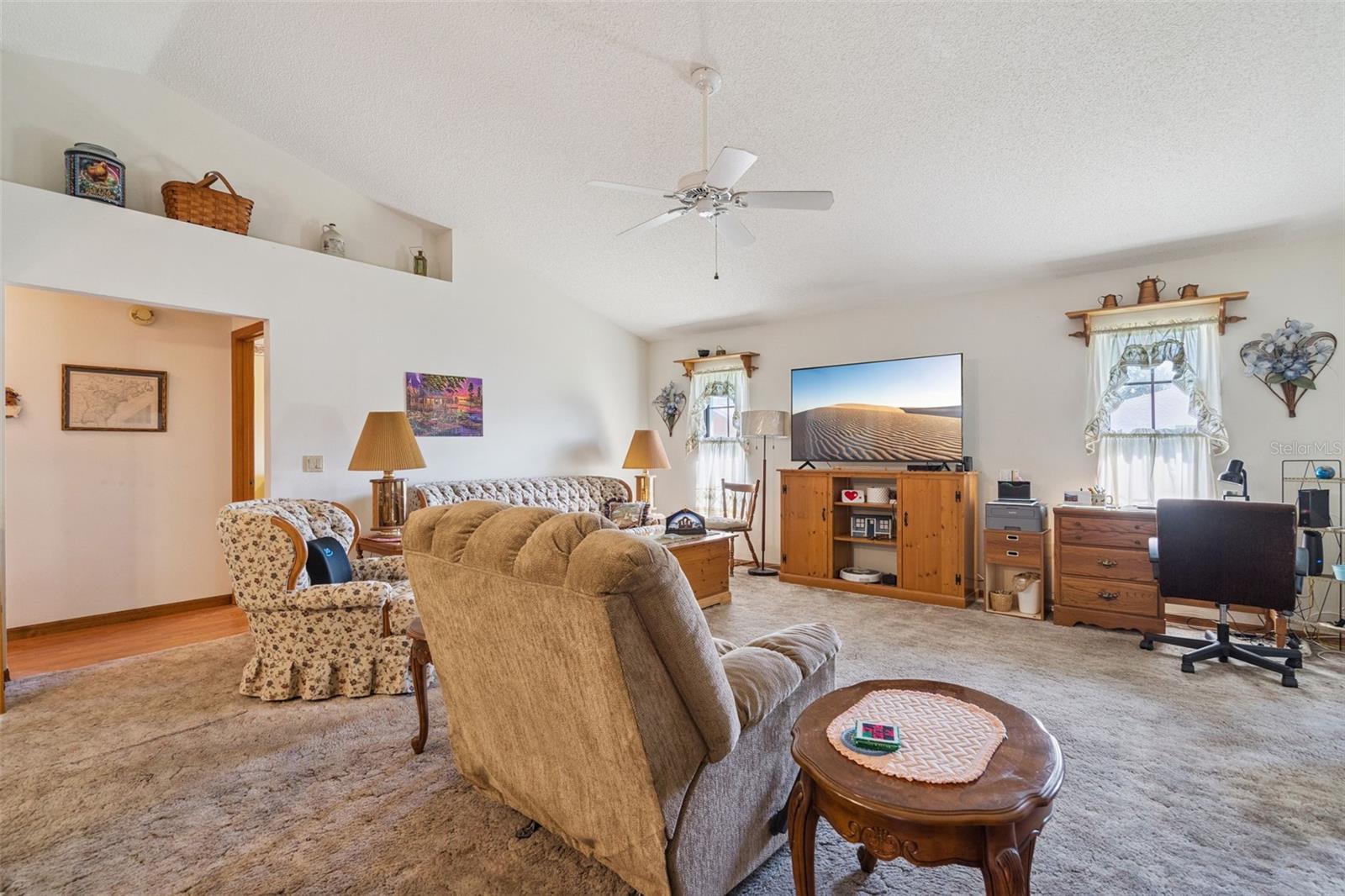 Image 16 of 39 For 812 White Birch Court