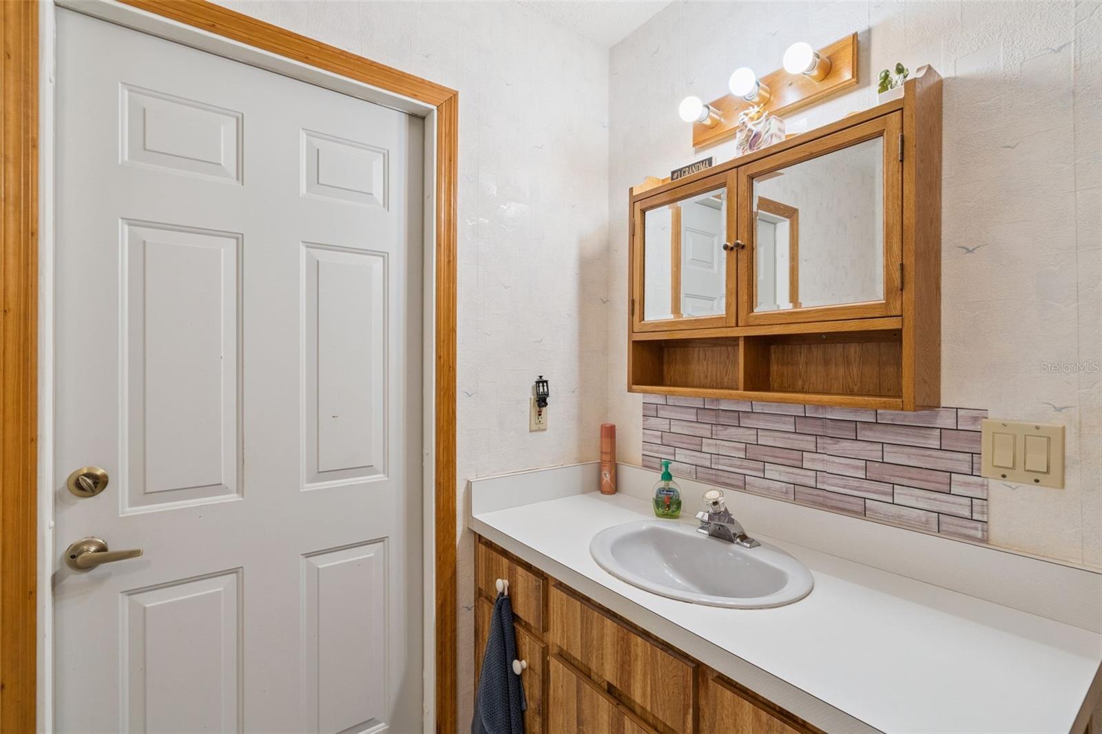Image 19 of 39 For 812 White Birch Court